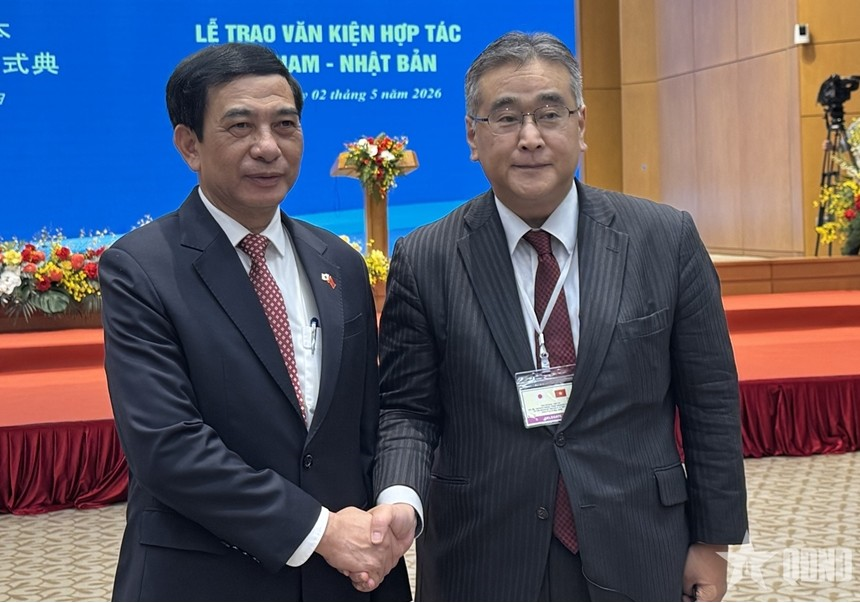 Đại tướng Phan Văn Giang tiếp xúc bên lề với Thứ trưởng Bộ Quốc phòng Nhật Bản